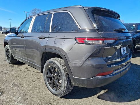 New 2026 Jeep Grand Cherokee Laredo image 4