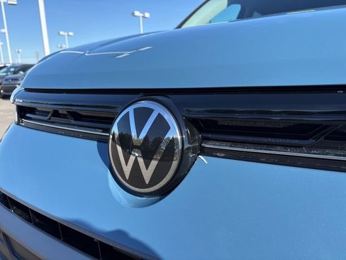 New 2026 Volkswagen Taos SE image 9