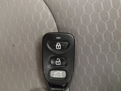 Used 2020 Hyundai Elantra SE FWD image 32