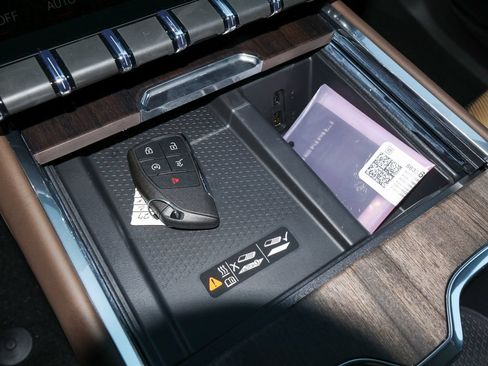 New 2027 GMC Acadia Denali Ultimate w/ LPO, Floor Liner Package AWD/4WD image 29