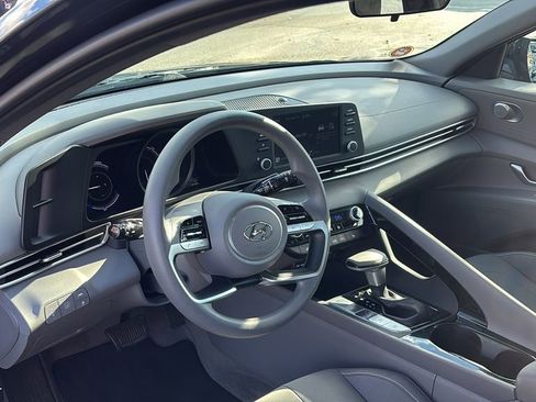 Used 2022 Hyundai Elantra Blue image 23