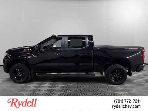 Used 2024 Chevrolet Silverado 1500 LT Trail Boss w/ LT Trail Boss Premium Package AWD/4WD image 2