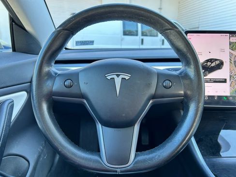 Used 2019 Tesla Model 3 Standard Range Plus image 11