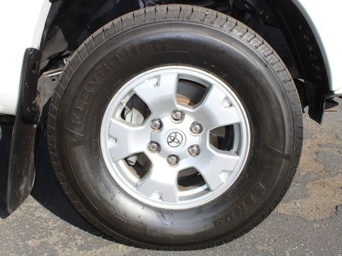 Used 2014 Toyota Tacoma PreRunner w/ SR5 Package RWD image 8