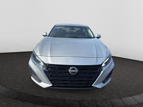 Used 2023 Nissan Altima 2.5 SV w/ SV Premium Package image 2