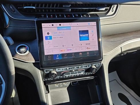 New 2025 Jeep Grand Cherokee Limited w/ Luxury Tech Group II RWD image 19