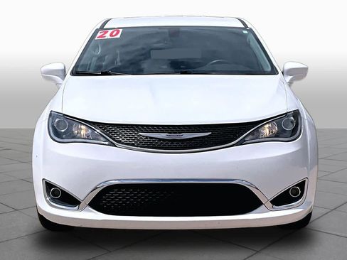Used 2020 Chrysler Pacifica Touring FWD image 3
