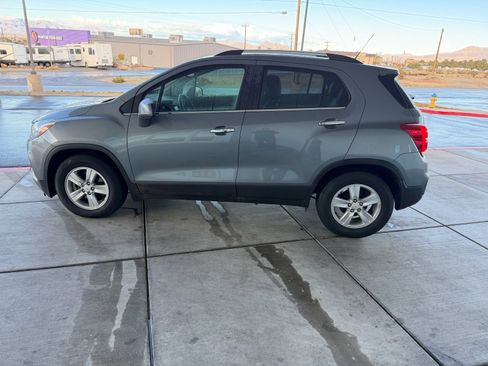 Used 2019 Chevrolet Trax LT w/ LT Convenience Package image 6