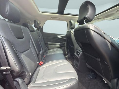 Used 2017 Ford Edge Titanium w/ Equipment Group 301A AWD/4WD image 32