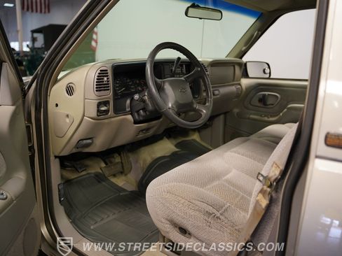 Used 1998 Chevrolet Silverado 1500 4x4 Regular Cab w/ Preferred Equipment Group 2 image 4
