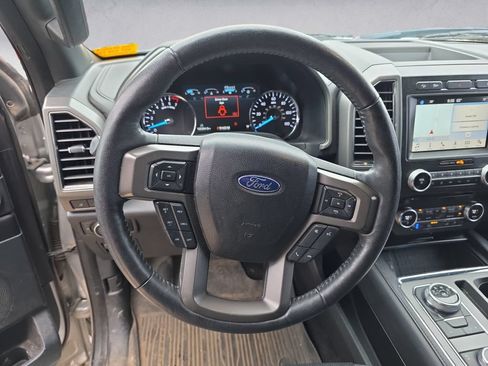 Used 2018 Ford Expedition XLT w/ Equipment Group 202A AWD/4WD image 12