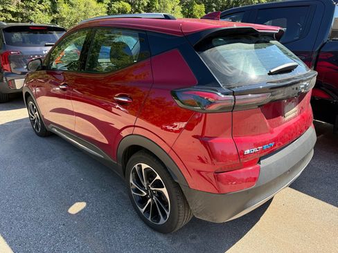 Used 2023 Chevrolet Bolt EUV Premier FWD image 4
