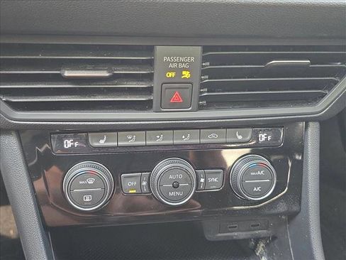 Used 2022 Volkswagen Jetta SE w/ Panoramic Sunroof Package FWD image 15