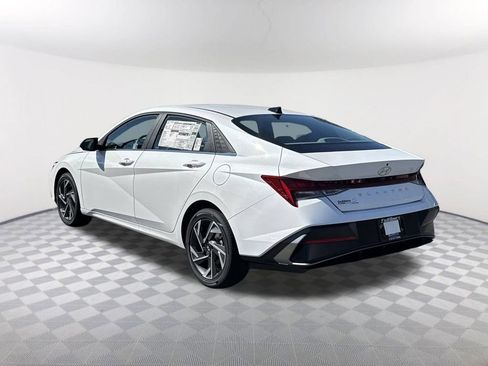 New 2025 Hyundai Elantra SEL FWD image 7