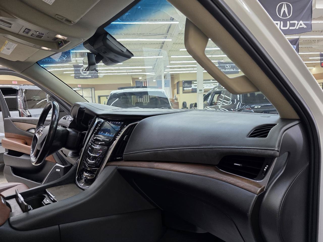 Used 2019 Cadillac Escalade Premium Luxury AWD/4WD image 23