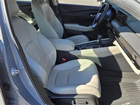 Used 2025 Honda Accord Touring image 16