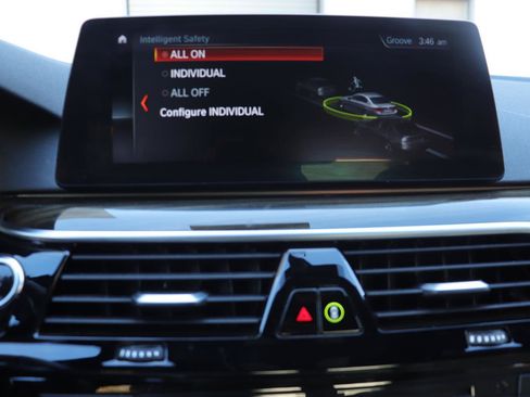 Used 2018 BMW 530i w/ Premium Package image 30