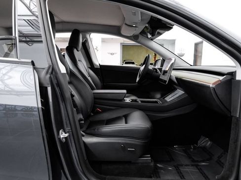 Used 2022 Tesla Model Y Long Range AWD/4WD image 34