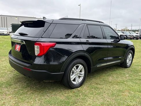 Used 2024 Ford Explorer XLT image 8
