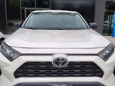 Used 2022 Toyota RAV4 LE AWD/4WD image 2