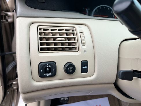 Used 2001 Toyota Avalon XLS image 41