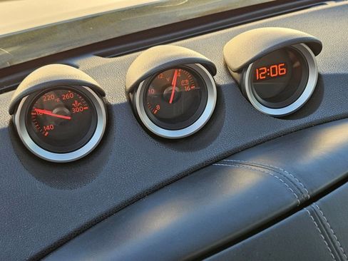 Used 2011 Nissan 370Z w/ Sport Pkg image 19