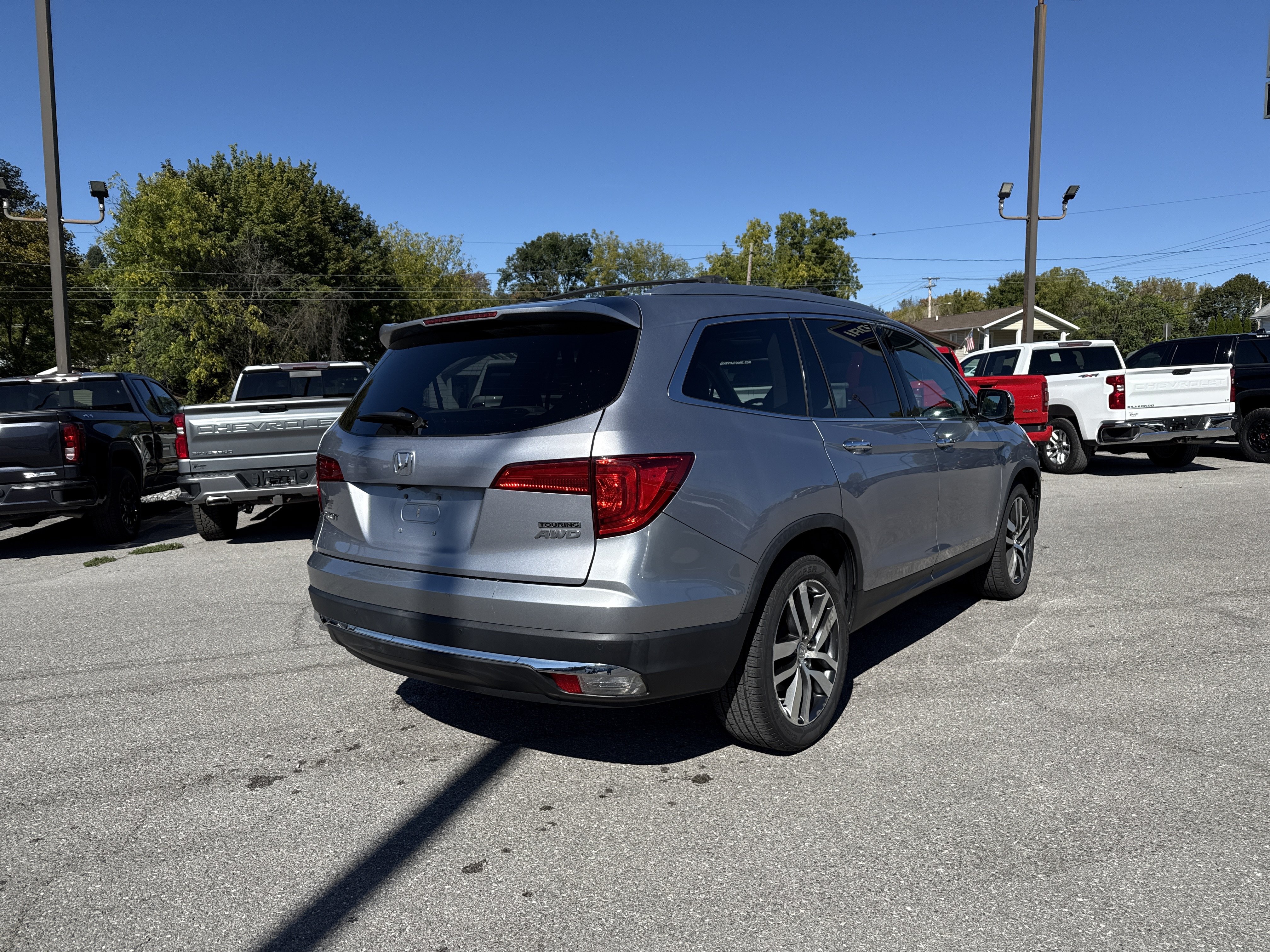 Used 2017 Honda Pilot Touring image 3