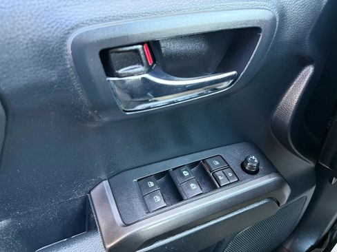 Used 2019 Toyota Tacoma TRD Sport AWD/4WD image 21