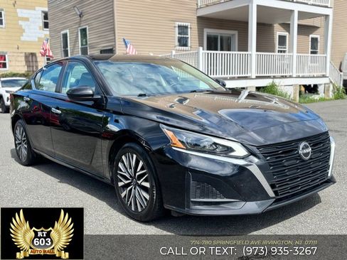Used 2023 Nissan Altima 2.5 SV w/ SV Premium Package AWD/4WD image 3