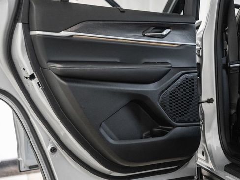 New 2025 Jeep Grand Cherokee L Limited w/ Luxury Tech Group II image 38