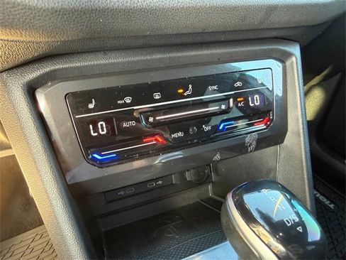 Used 2022 Volkswagen Tiguan SE R-Line image 14