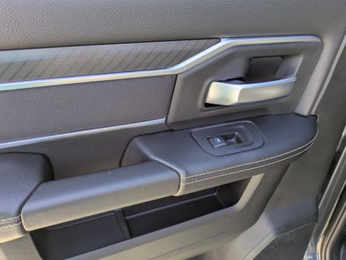 Used 2025 RAM 2500 Big Horn AWD/4WD image 9