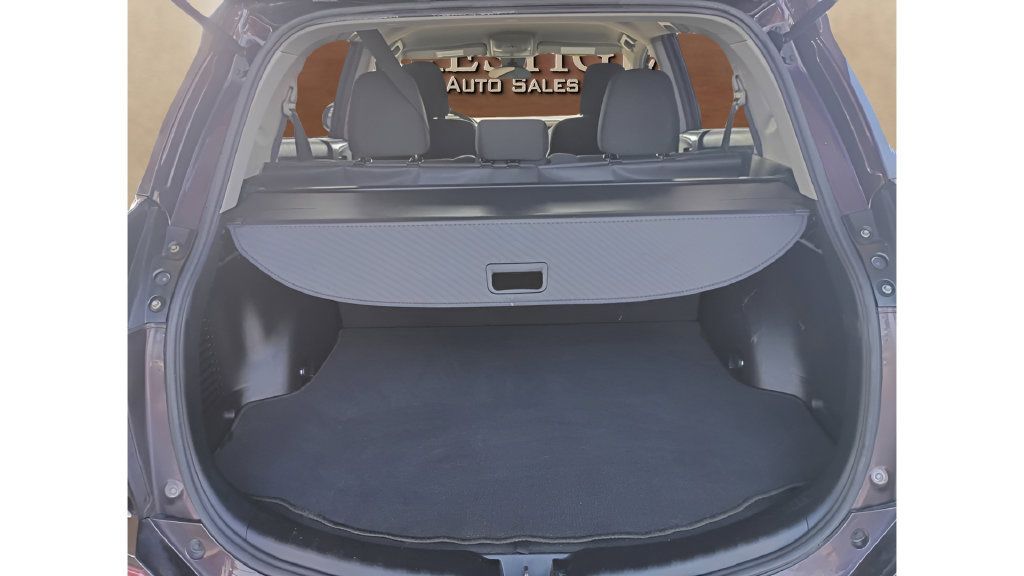 Used 2018 Toyota RAV4 LE FWD image 13