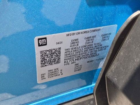 Used 2025 Chevrolet Trax LT w/ LPO, Blackout Package FWD image 23