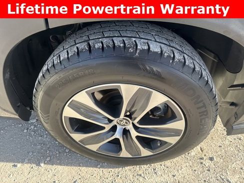 Used 2024 Toyota Highlander XLE image 10