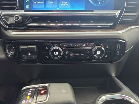 Used 2025 Chevrolet Silverado 1500 LT AWD/4WD image 30