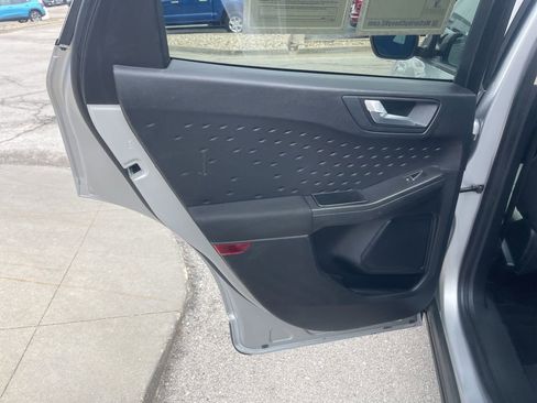 Used 2020 Ford Escape SE image 16