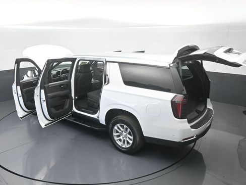 Used 2025 Chevrolet Suburban LT RWD image 73