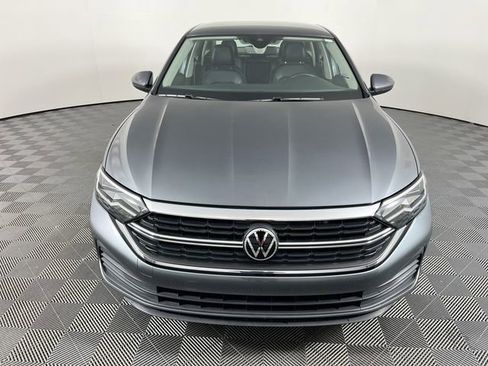 Used 2022 Volkswagen Jetta SE image 4