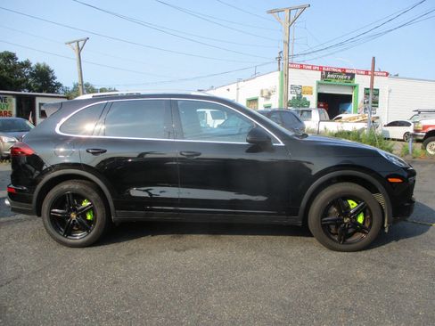 Used 2016 Porsche Cayenne S image 4