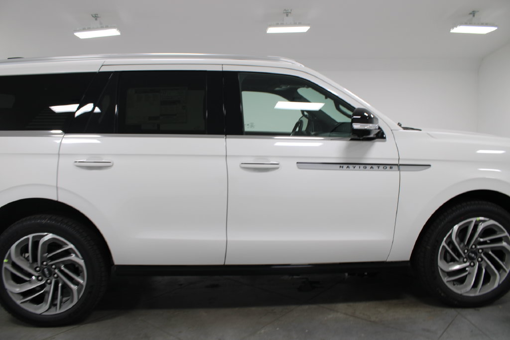 New 2027 Lincoln Navigator Reserve AWD/4WD image 10