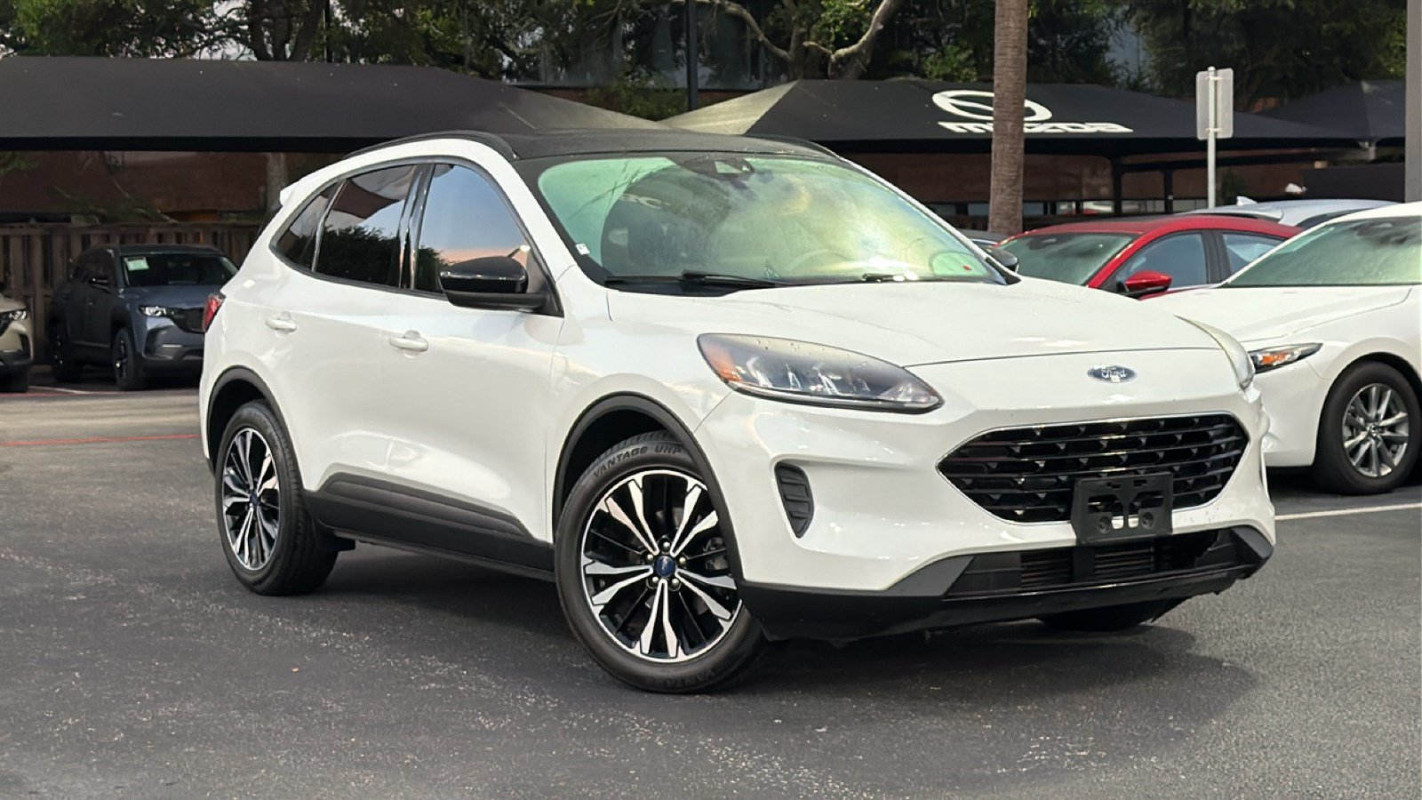 Used 2021 Ford Escape SE w/ SE Sport Appearance Package FWD image 2