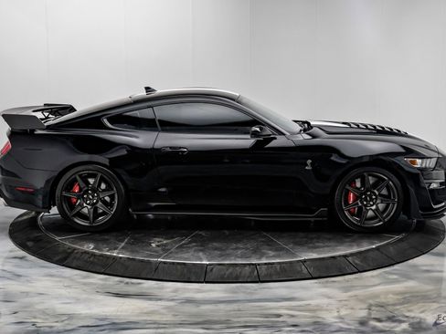 Used 2021 Ford Mustang Shelby GT500 w/ Carbon Fiber Track Pack image 26