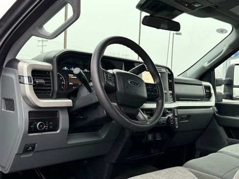 Used 2024 Ford F250 XLT image 12