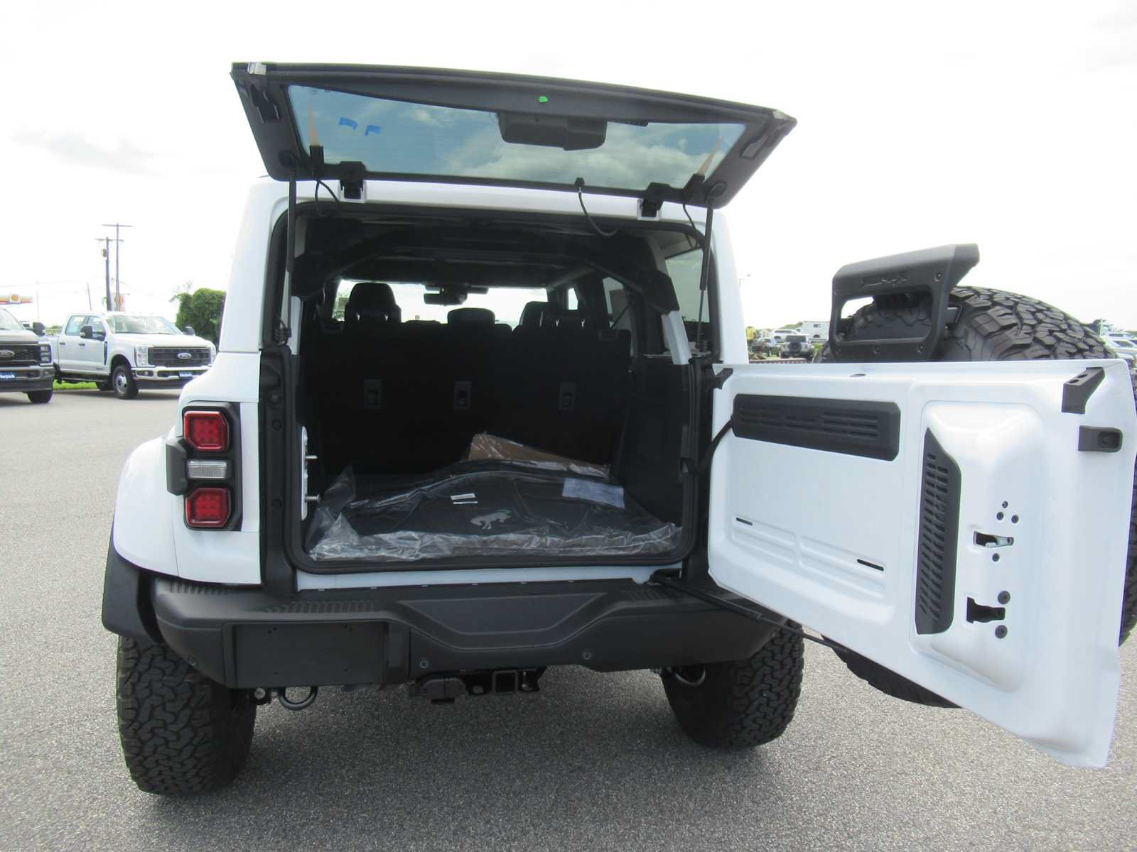 New 2026 Ford Bronco Raptor AWD/4WD image 18
