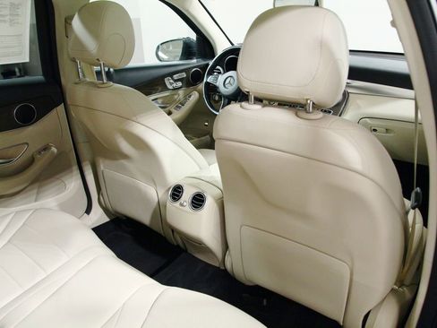 Used 2019 Mercedes-Benz GLC 300 4MATIC image 26