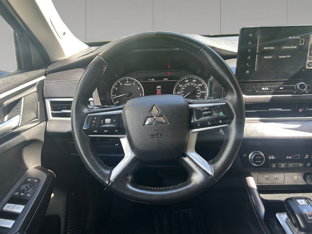 Used 2025 Mitsubishi Outlander SE AWD/4WD image 14