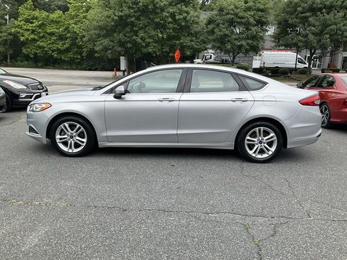 Used 2018 Ford Fusion SE FWD image 8