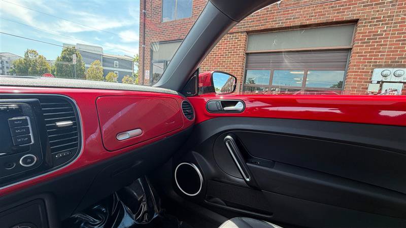 Used 2013 Volkswagen Beetle 2.5 FWD image 28