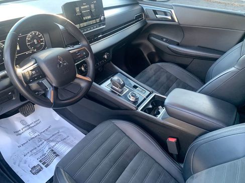 Used 2024 Mitsubishi Outlander SE Black Edition AWD/4WD image 11